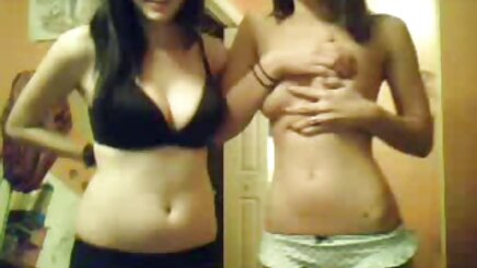 Lezbiyen Milf bir sarışın ile bir yapay seks anal hd penis,