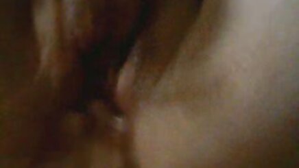 Yaşındaki genç bir adam asian anal seks ile tanıştı online